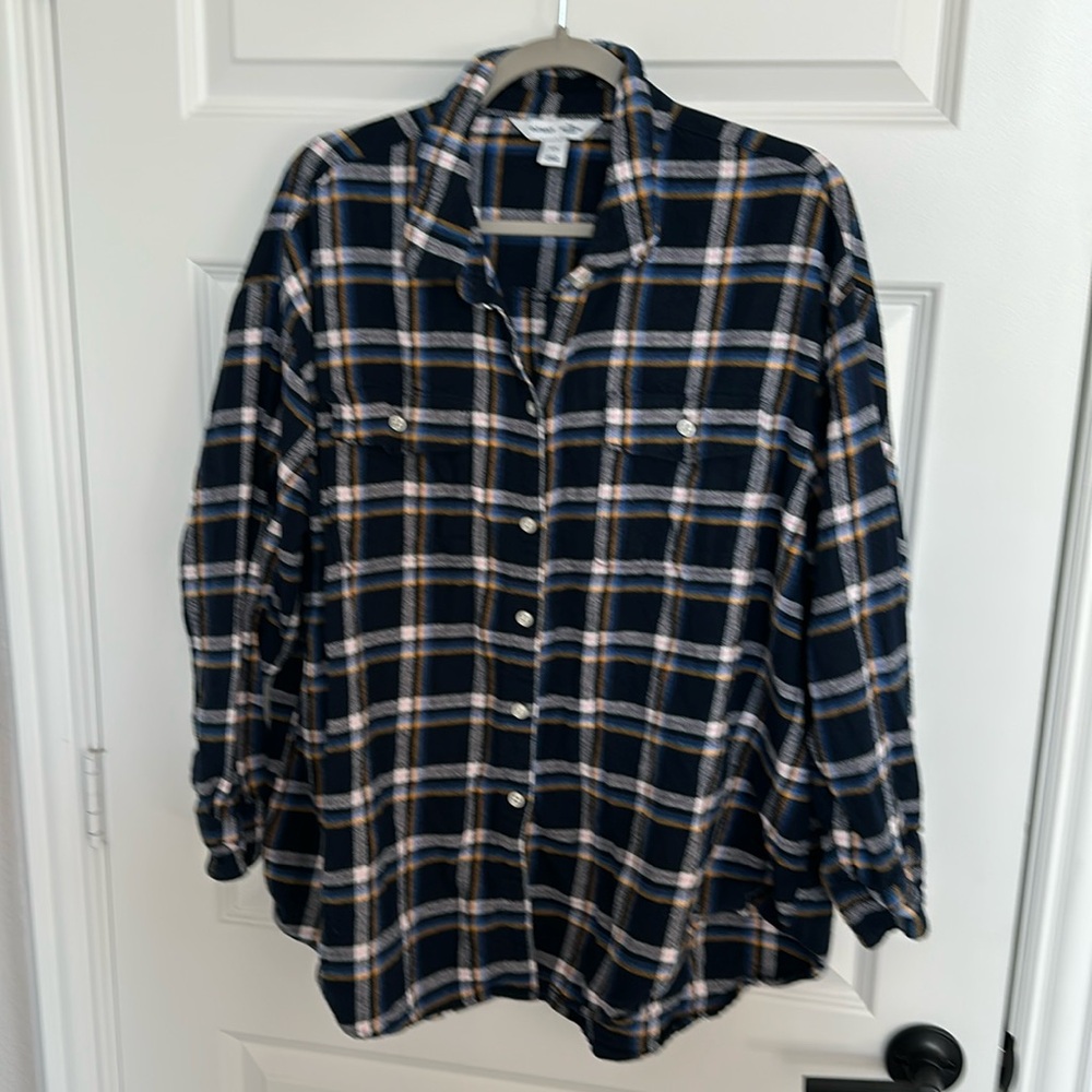 Pre owned old navy long sleeved flannel.